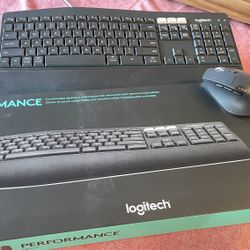 Logitech Wireless And Bluetooth Mouse Keyboard K850