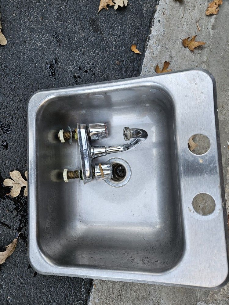 Stainless Steel Bar Sink The stainless steel bar sink