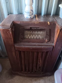 Vintage Aintiqe Record Player Short Wave.