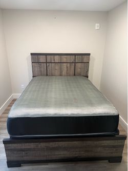 Remington Queen Panel Bed  – Queen Bed Frame + Mattress + Box Spring + Matching 2-Drawer Nightstands