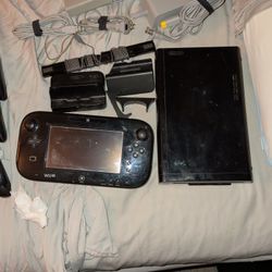 Wii-U Bundle- 10 Games, Controllers. Working
