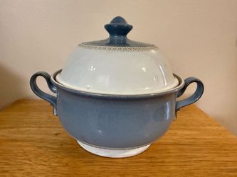 Denby Castile 2qt serving bowl with handles