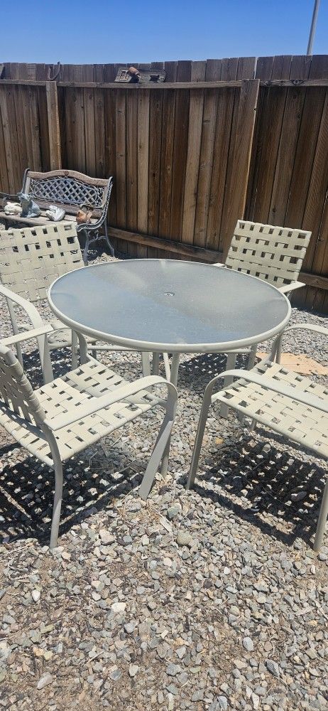 Outdoor  Table And  4 Chairs 
