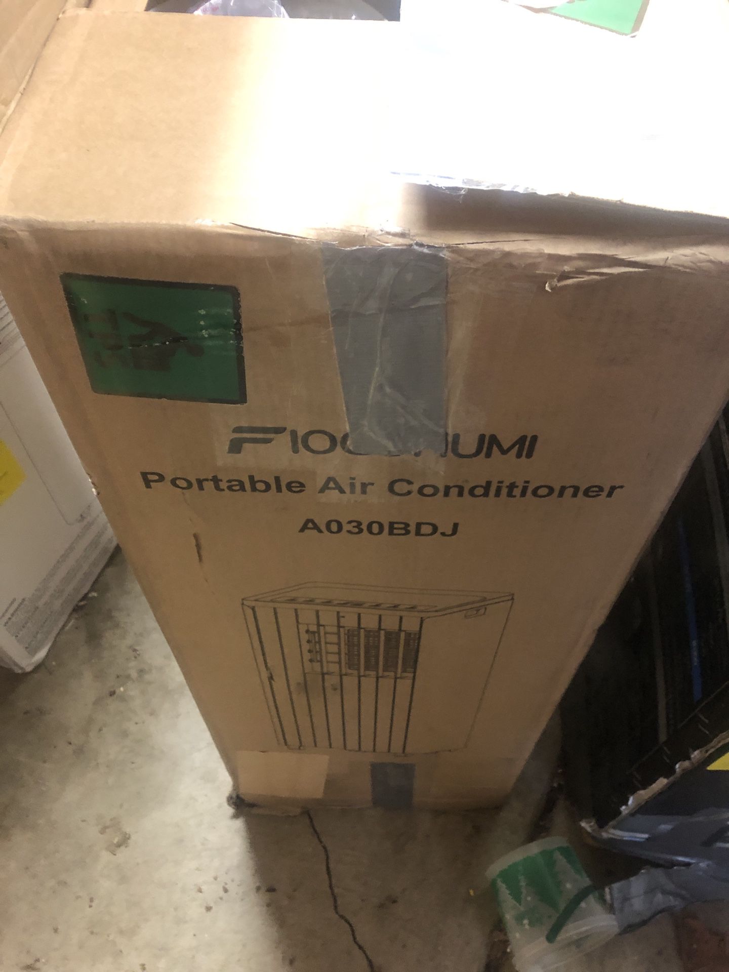 New 10000 BTU Portable Air Conditioner- Damage 