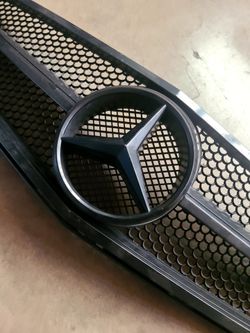 Mercedes W204 C250 C300 C350 Blacked out Grill 2008 up to 2015
