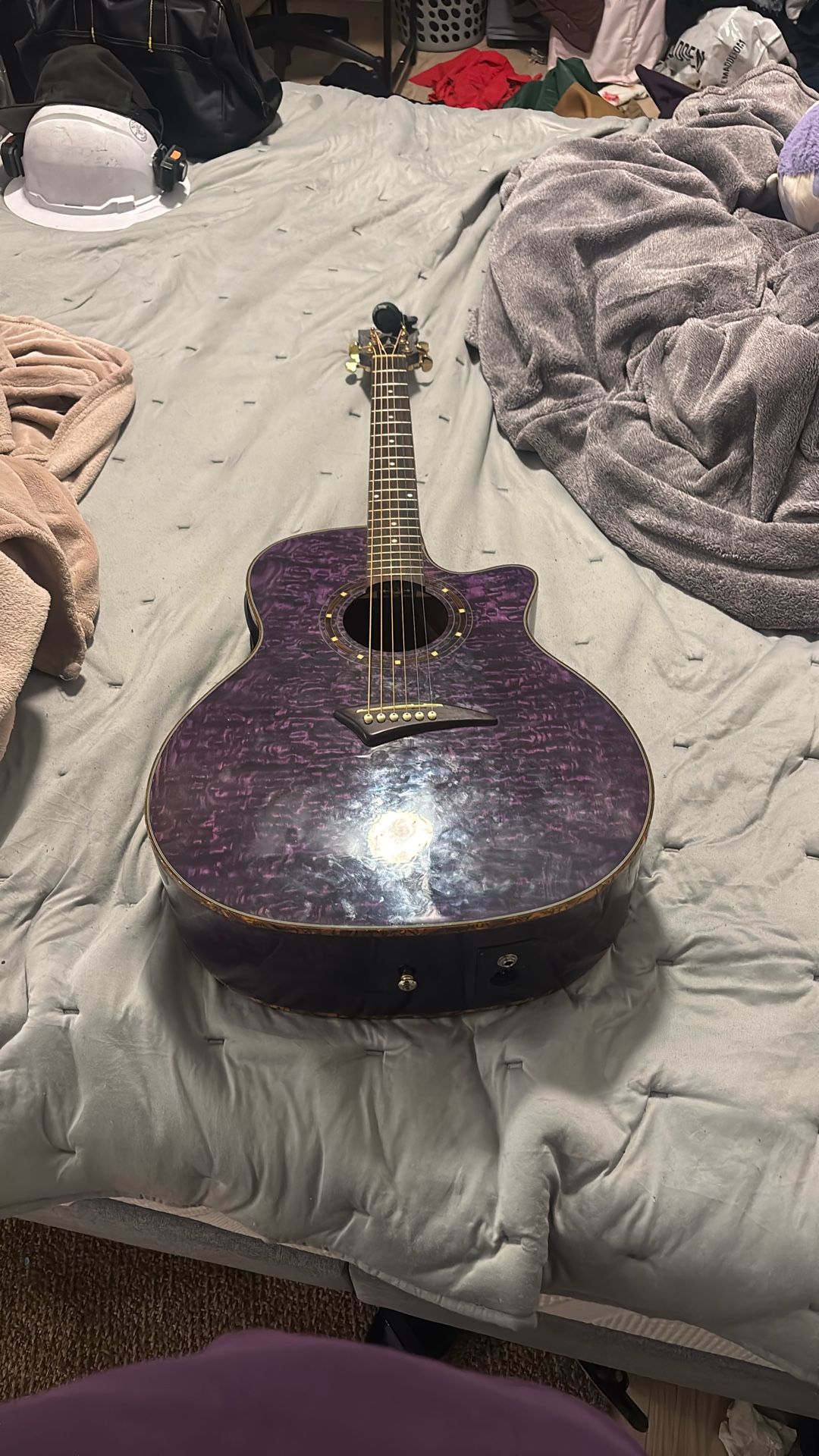 Acoustic Guitar Rare Color