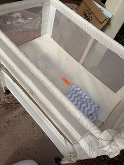 Arms Reach bassinet