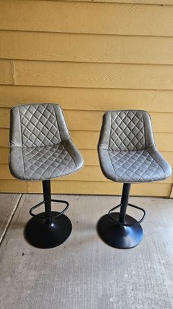 Swivel bar stools