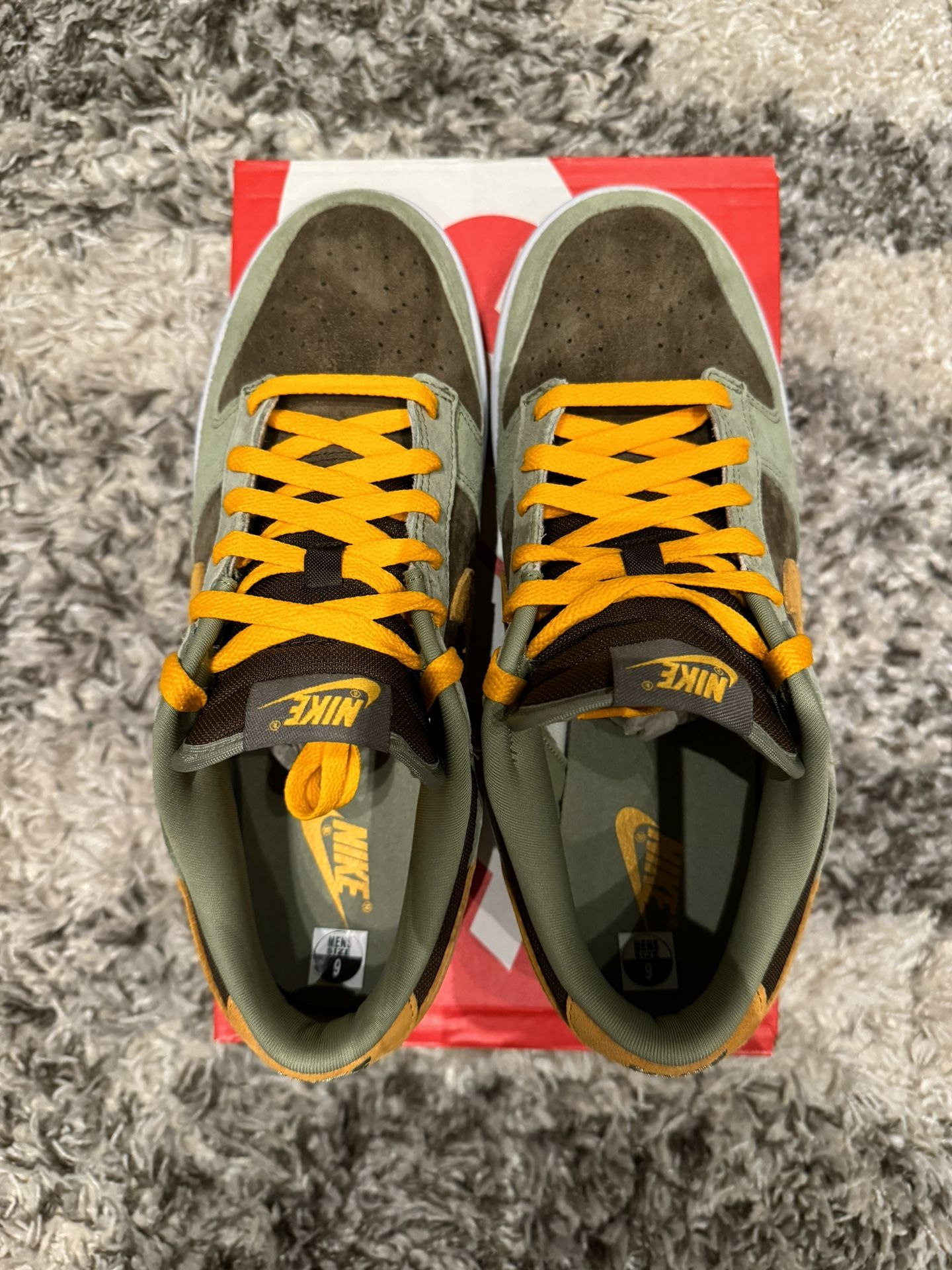 Nike Dunk Low Dusty Olive Size 9 display picture 1