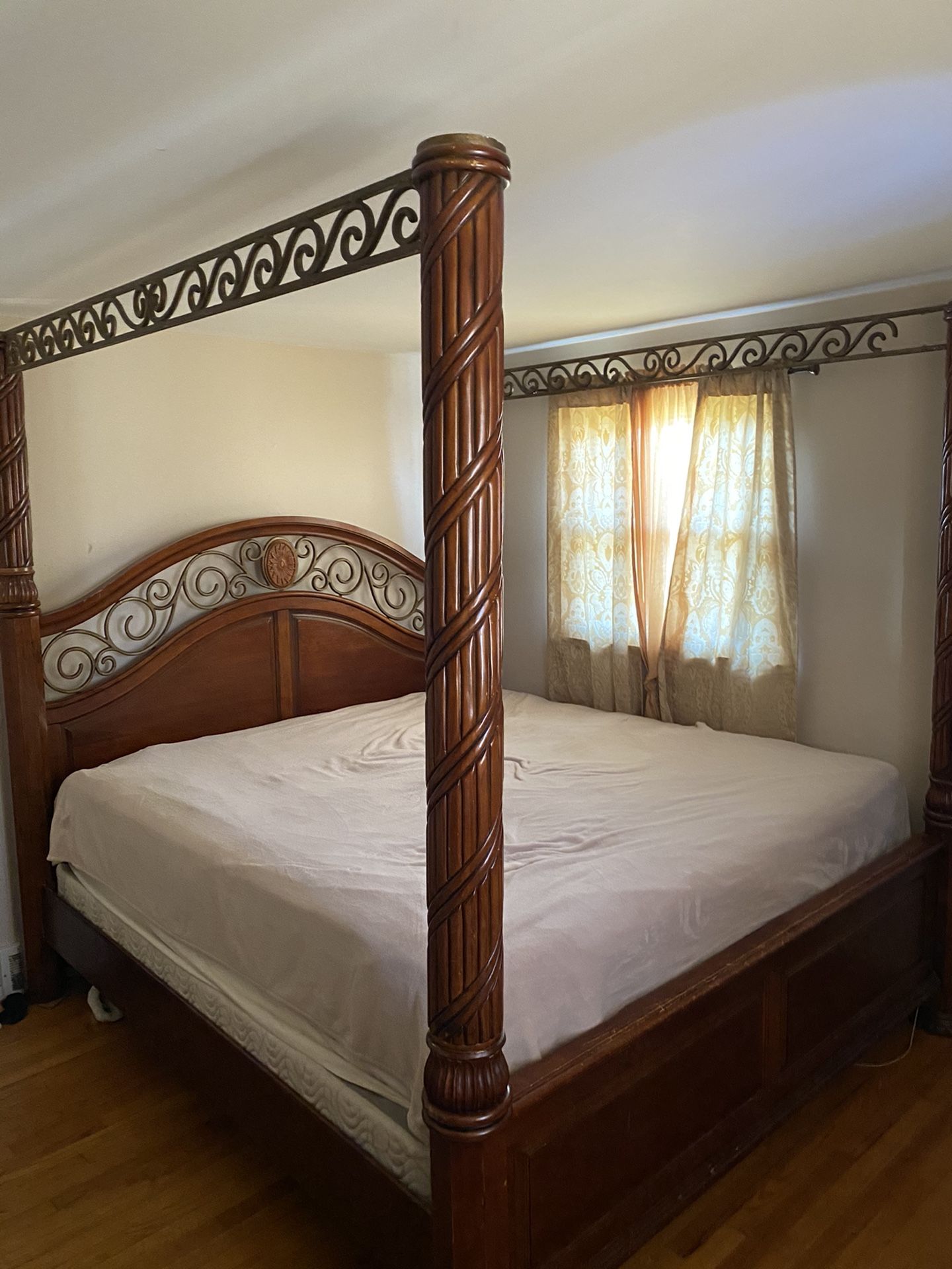 King size bed frame with dresser and nightstand!!
