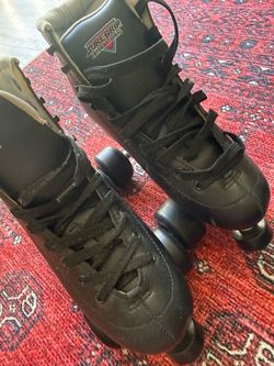 Black Roller Skates – Size 7 + Knee Pads & Wrist Guards