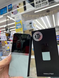 Samsung Galaxy Z Flip 5 256GB Unlocked Brand New Sealed