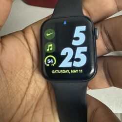 Apple Watch Series 4 (44m)