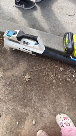 HART Cordless Leaf Blower