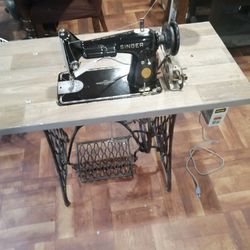 Singer 201 Sewing Machine 