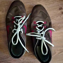 Womens Nike Free Sneakers Size 9