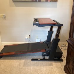 Nordic track Treadmill With Large Desk, Incline