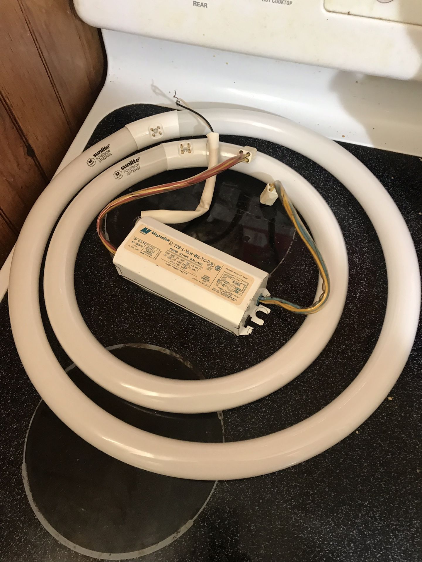 Circular lights and wire harness