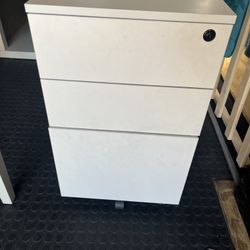 White File Cabinet With Keys