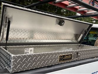 Next to new side tool box
