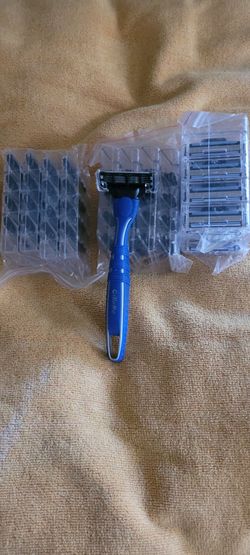 Gillette disposal razor with 64 extra blades