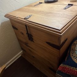 La Fuente Trunk End Table