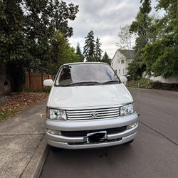 Toyota HiAce Regius Van 