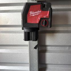 Milwaukee Green Cross Line Lazer