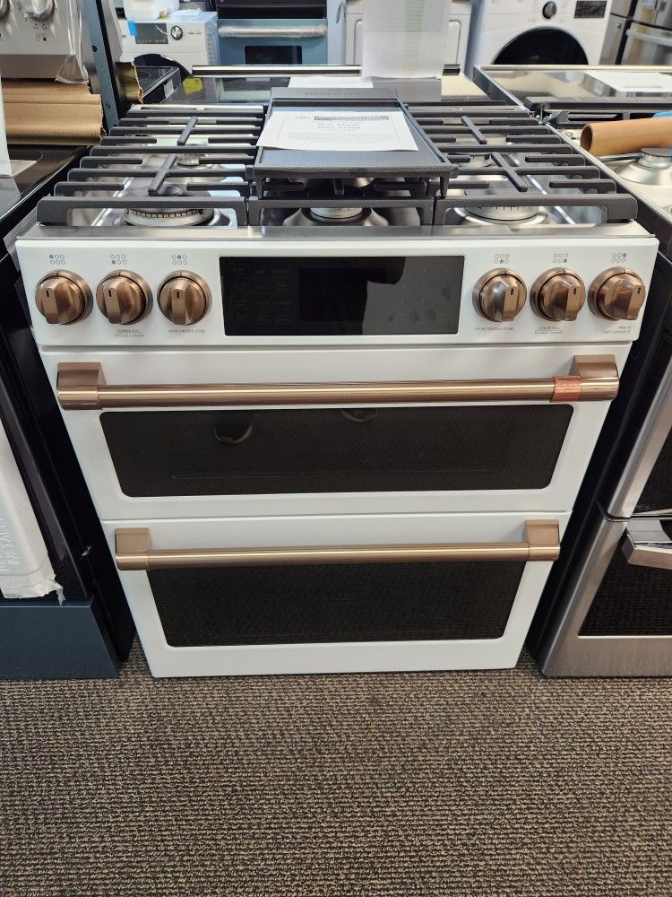Café 30 in. 6.7 cu. ft. Smart Slide-ln Double Oven Gas Range in Matte White with True Convection. Air Fry