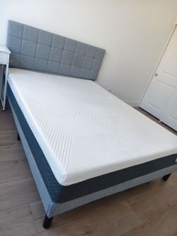 queen bed frame/queen mattress set