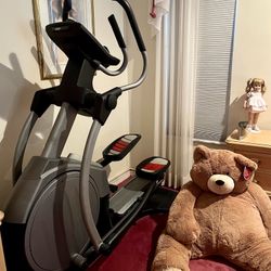 Power Interactive Elliptical With iFIT Technology – FREEMOTION  E5.5