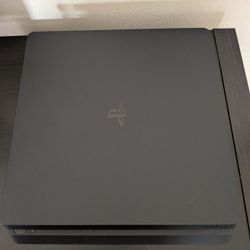 PS4 Slim Console 