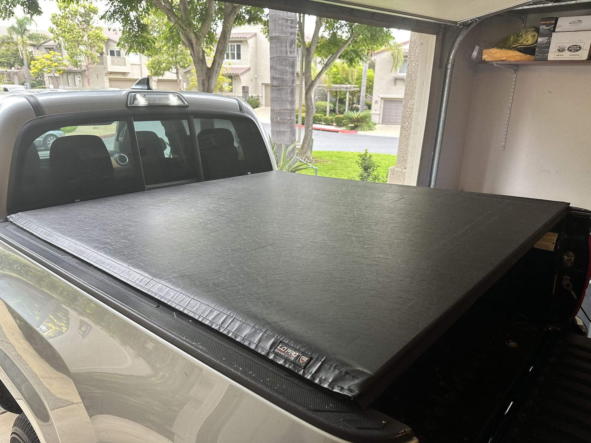 RealTruck TruXedo Lo Pro Tonneau Cover for 2019 Toyota Tacoma 5' 2" Bed