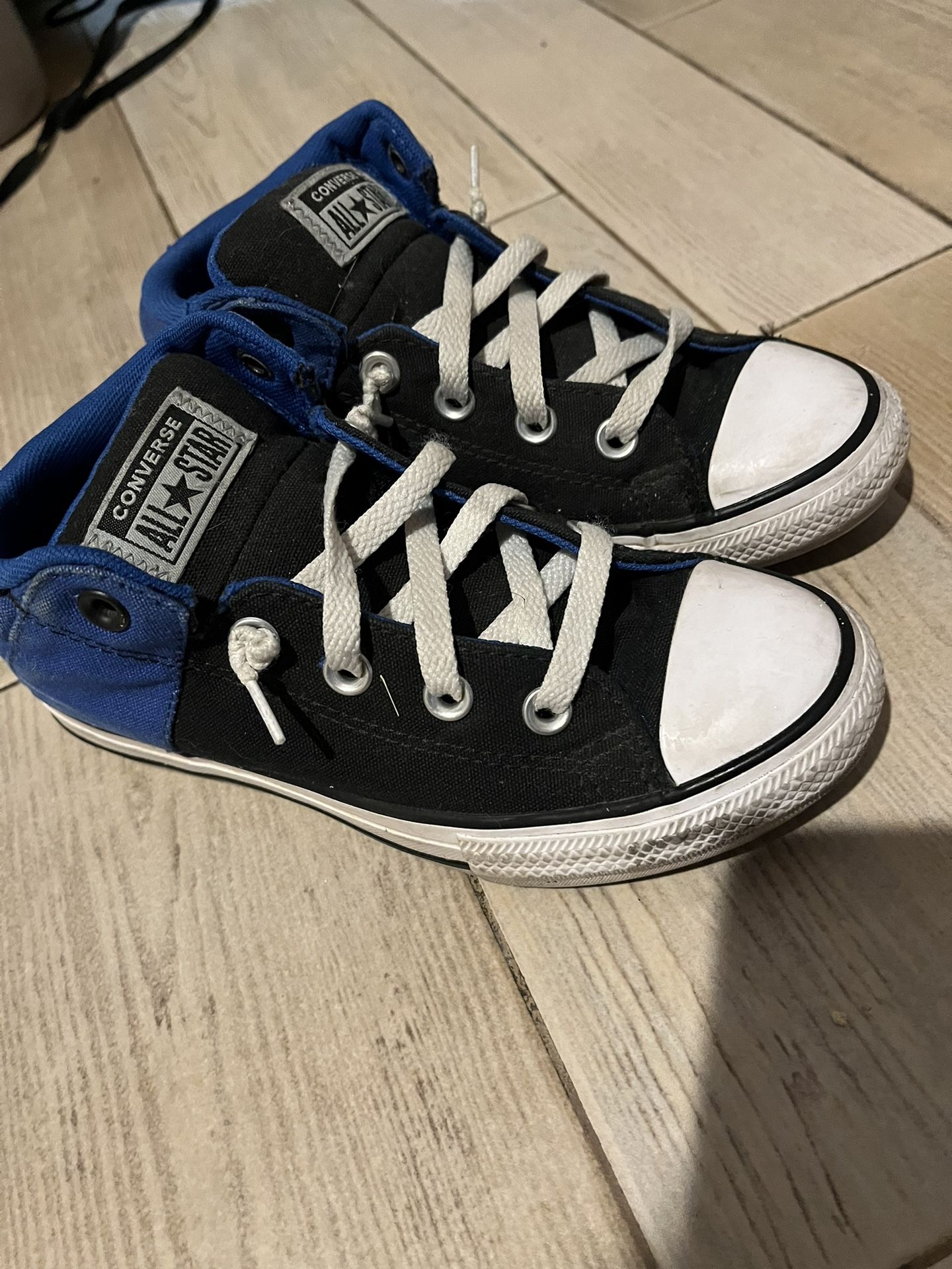 Converse Tennis Shoes