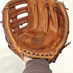 Wilson 12 inch RHT baseball glove