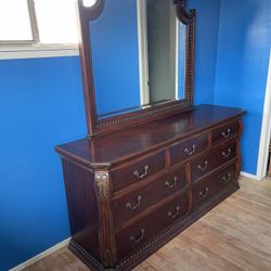 Dresser With Mirror