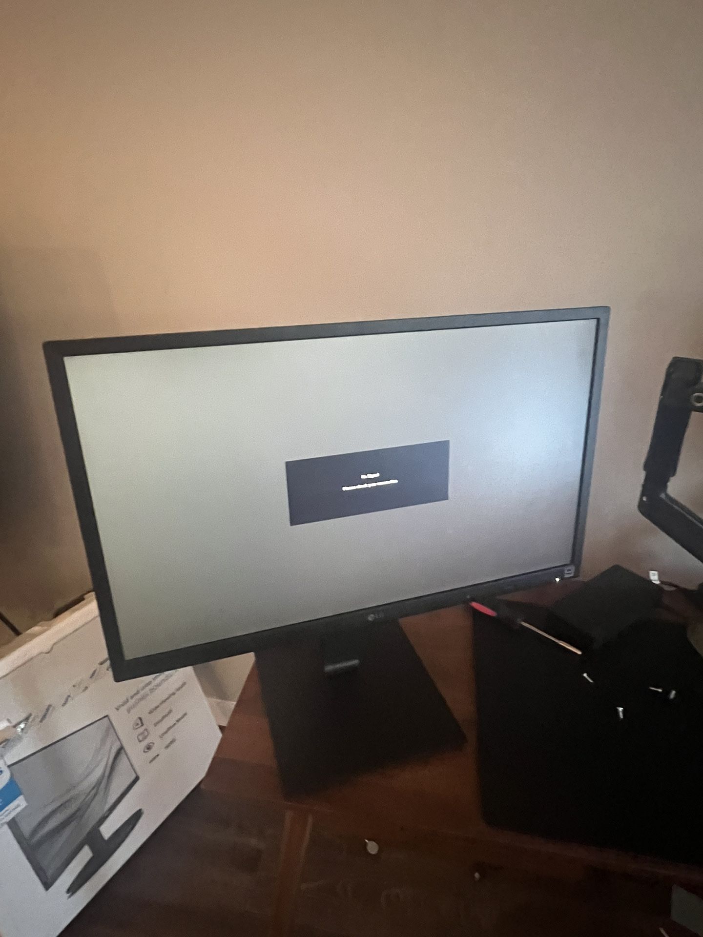 LG Computer monitor 27”