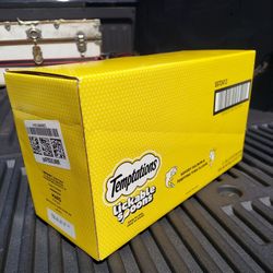 NEW UNOPENED Temptations Lickable Spoons 12 Pack (80 Grams) Only $40!!!