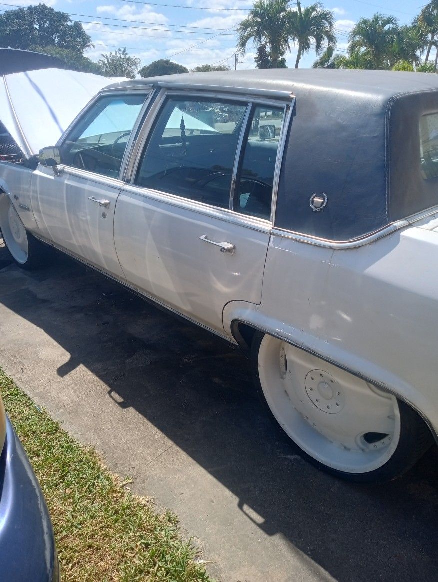 1985 Caddillac Fleetwood