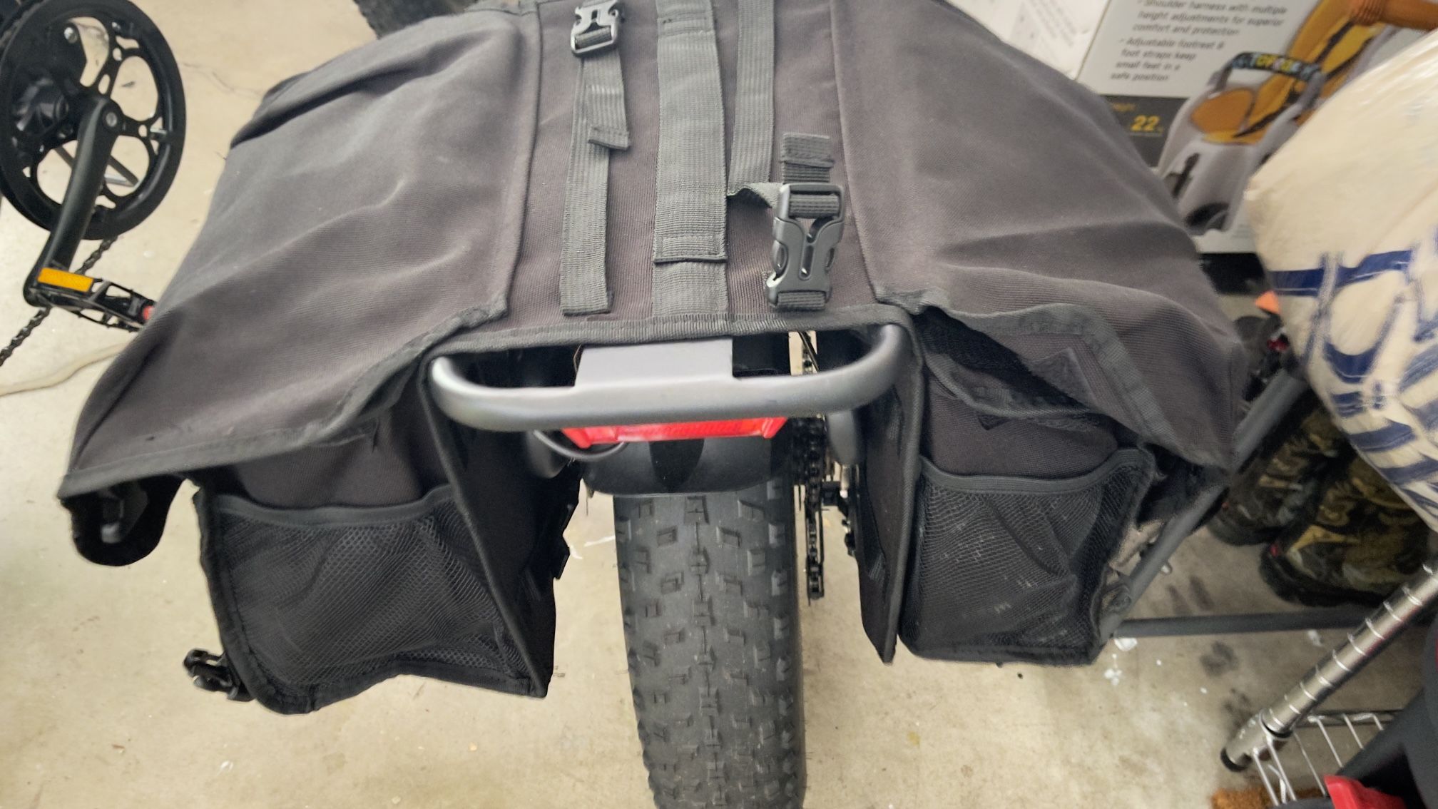 Black Saddlebag, Rack Pannier Bag with 2 Side Pockets for Electric Bike
