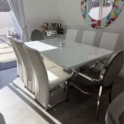 Gorgeous expandable Dinning Room Set