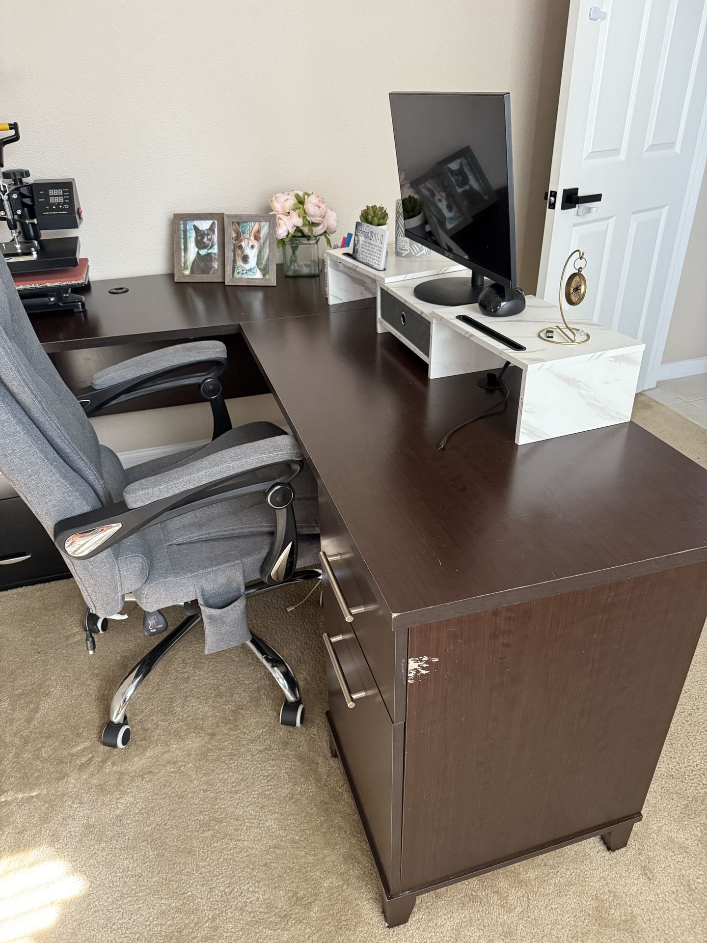 Desk, chair, Lamp, Riser 