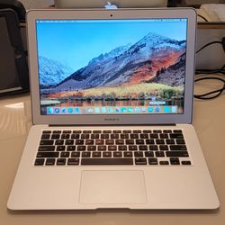 MACBOOK AIR - I5, 4GB RAM, 250GB SSD