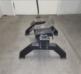 Fifth wheel Hitch