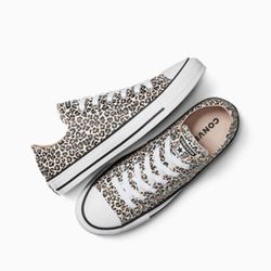 Chuck Taylor All Star Leopard Sneakers size 10 women and 8 men