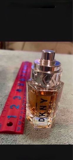 CA. DKNY STORIES. EAU DE PARFUM SPRAY. 1.0 FL OZ