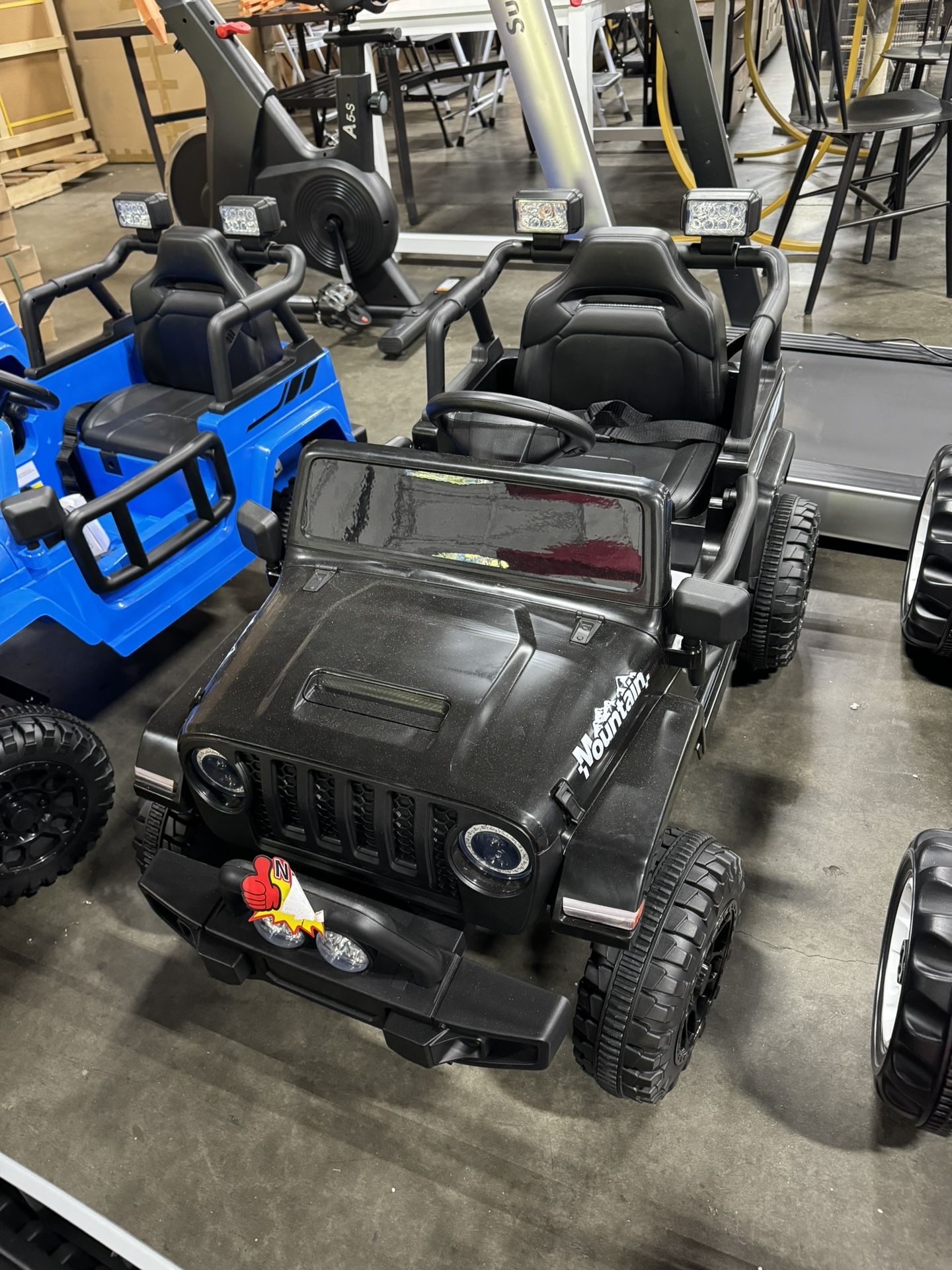 Black Kids Jeep with Remote Control 12V / Jeep negro para niños con control remoto 12V