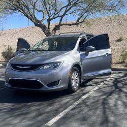 2018 Chrysler Pacifica Touring Clean Title