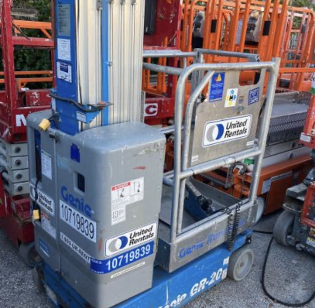 Genie GR-20 Vertical Lift 20’
