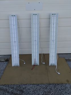 3- Nice White Work Or Ceiling Mount Work Lamps With Pull String Switch Super Clean Like New.